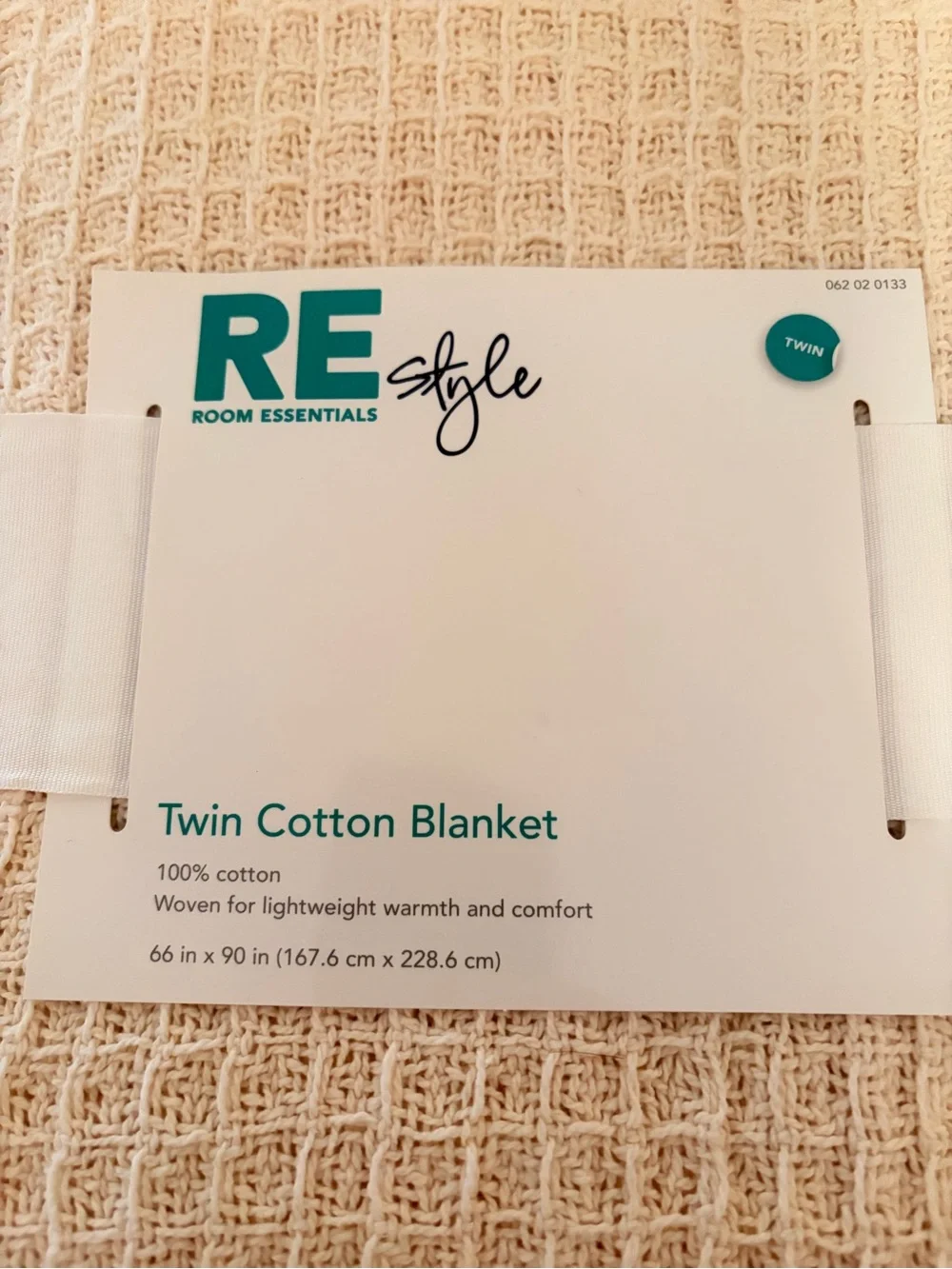 Room Essentials Twin 100% Cotton Blanket in Cream + A GIFT 🎁